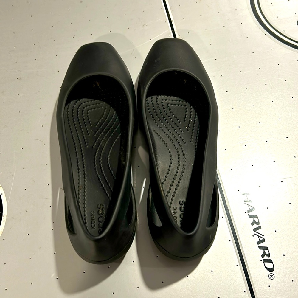 Crocs size 8 ballet flats black